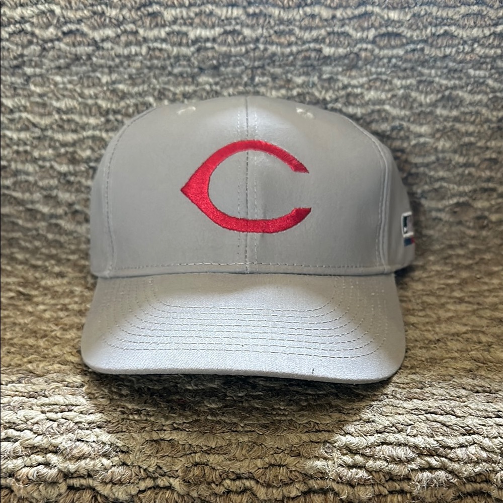 MLB Baseball Cap with Cincinnati Reds
